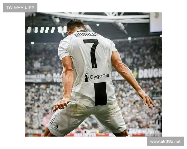 三登珠峰!球迷 8848 米之巅燃 CR7 信仰,致敬 C 罗终局之战 三登珠峰!球迷 8848 米之巅燃 CR7 信仰,致敬 C 罗终局之战