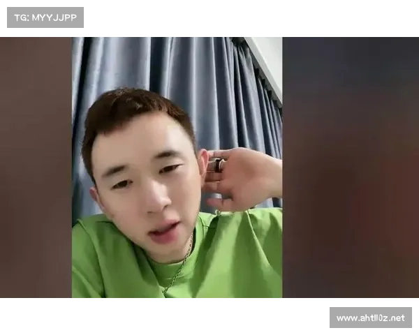 孙颖莎背部力量惊爆体坛!张煜东直播自叹不如:掰手腕我认输 孙颖莎背部力量惊爆体坛!张煜东直播自叹不如:掰手腕我认输